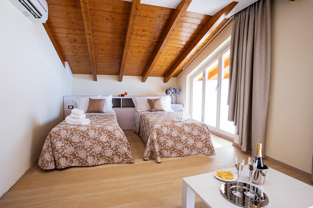 Ossuccio Grande C Home With Pool Sleeps 12 By Italian Apartments Como Zewnętrze zdjęcie